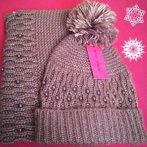 betsey johnson snood and beanie